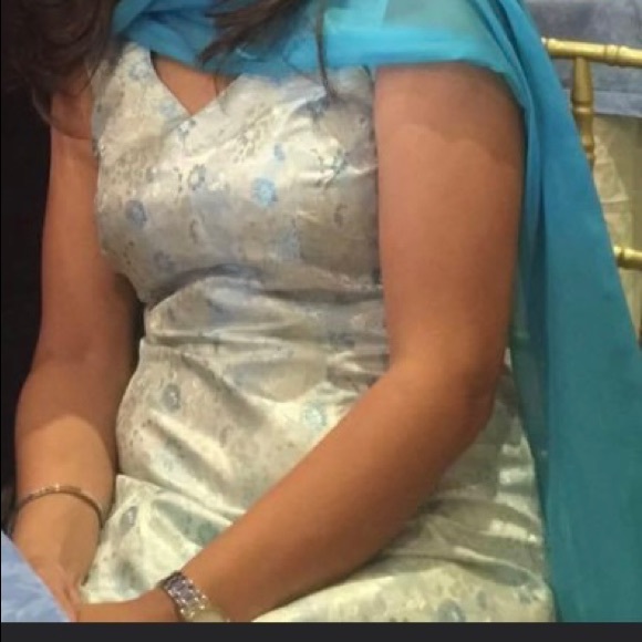 Beautiful Indian Outfit in Chinese Silk with Salwaar and matching dupatta - Picture 1 of 2